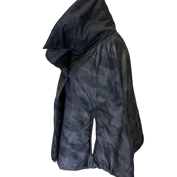 KYODAN| Reversible Puffer Capelet, Blk/Camo high neck, with snaps EUC - Picture 4 of 16